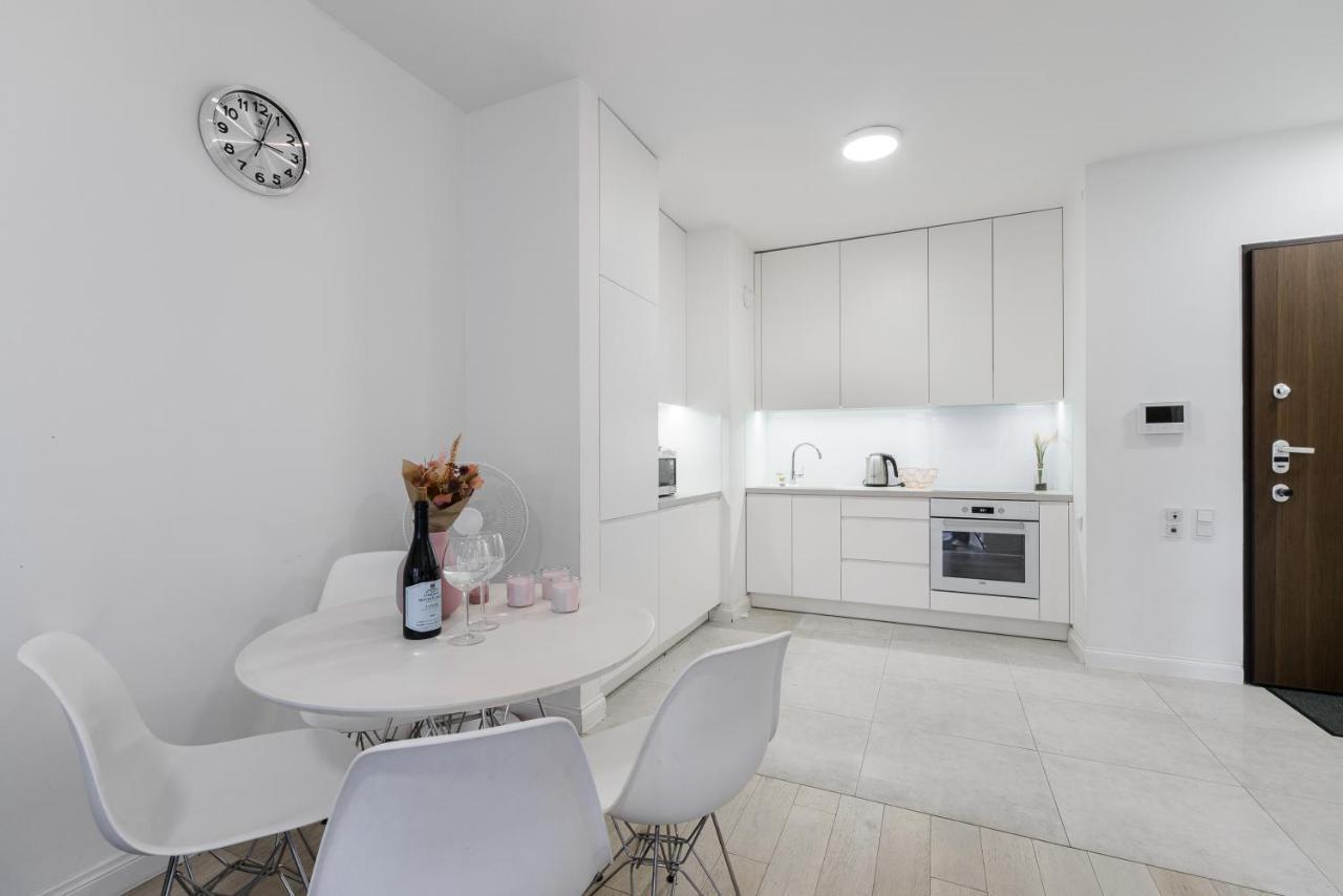 Luxury Apartments On Grzybowska Street In Варшава Екстериор снимка