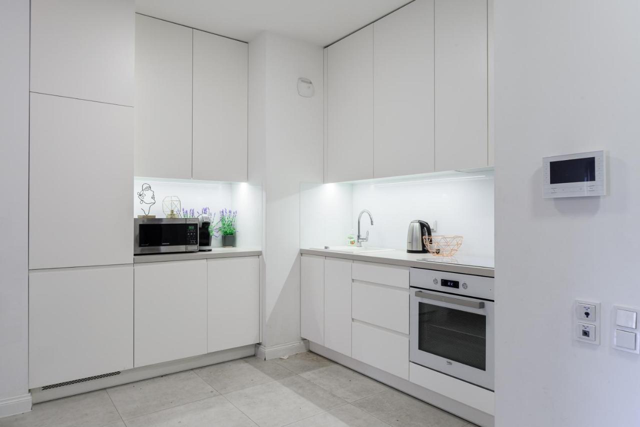 Luxury Apartments On Grzybowska Street In Варшава Екстериор снимка